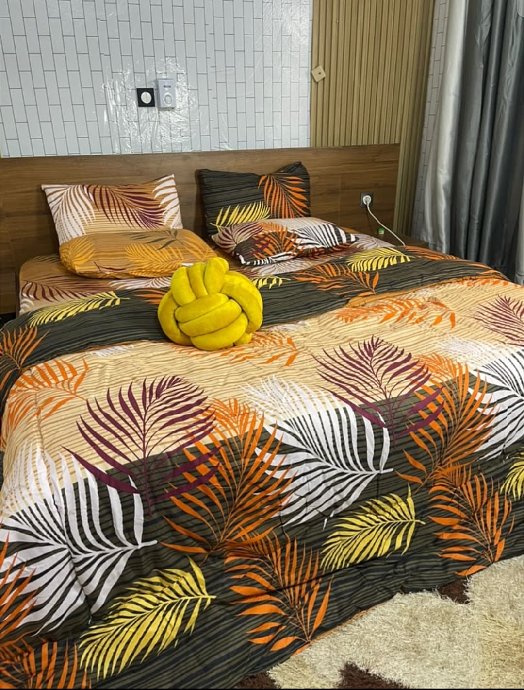Ensemble couette drap 4taies et 1couette bien épais et grande + coussin décoratif